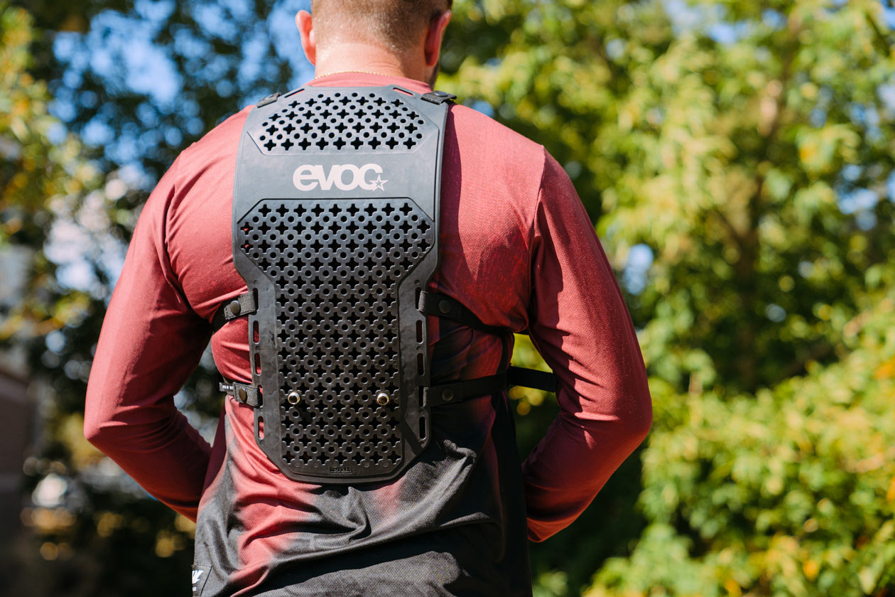evoc-chest-protector-1