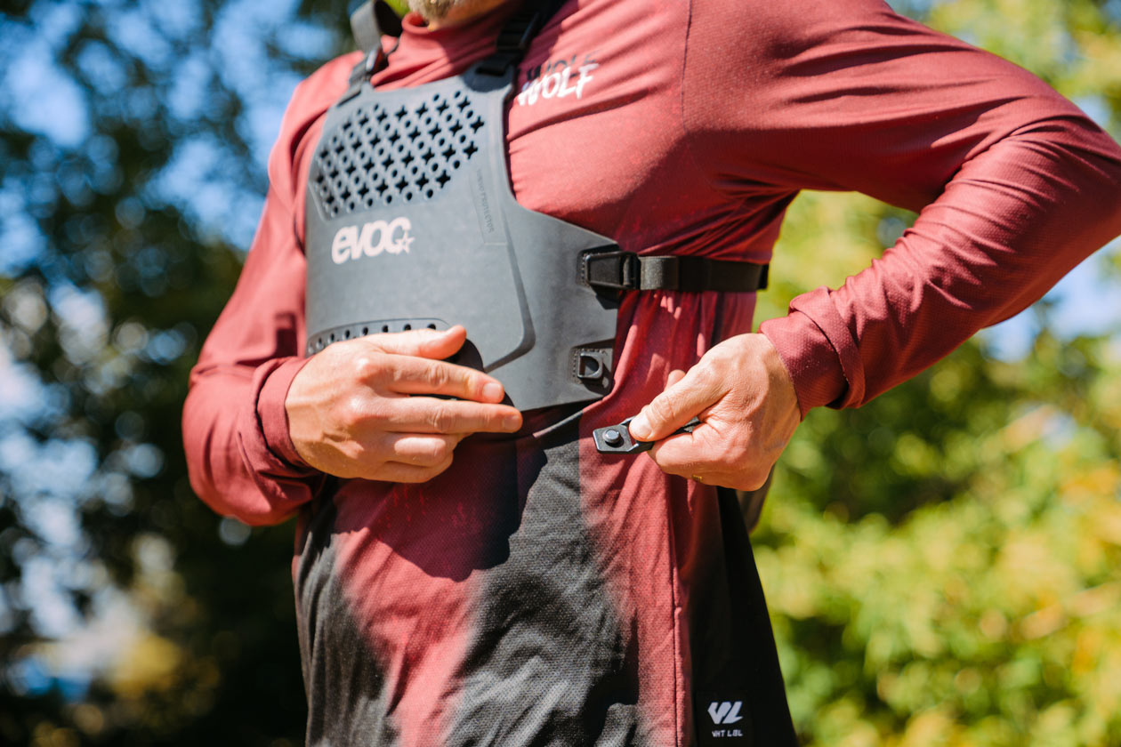 evoc-chest-protector-2