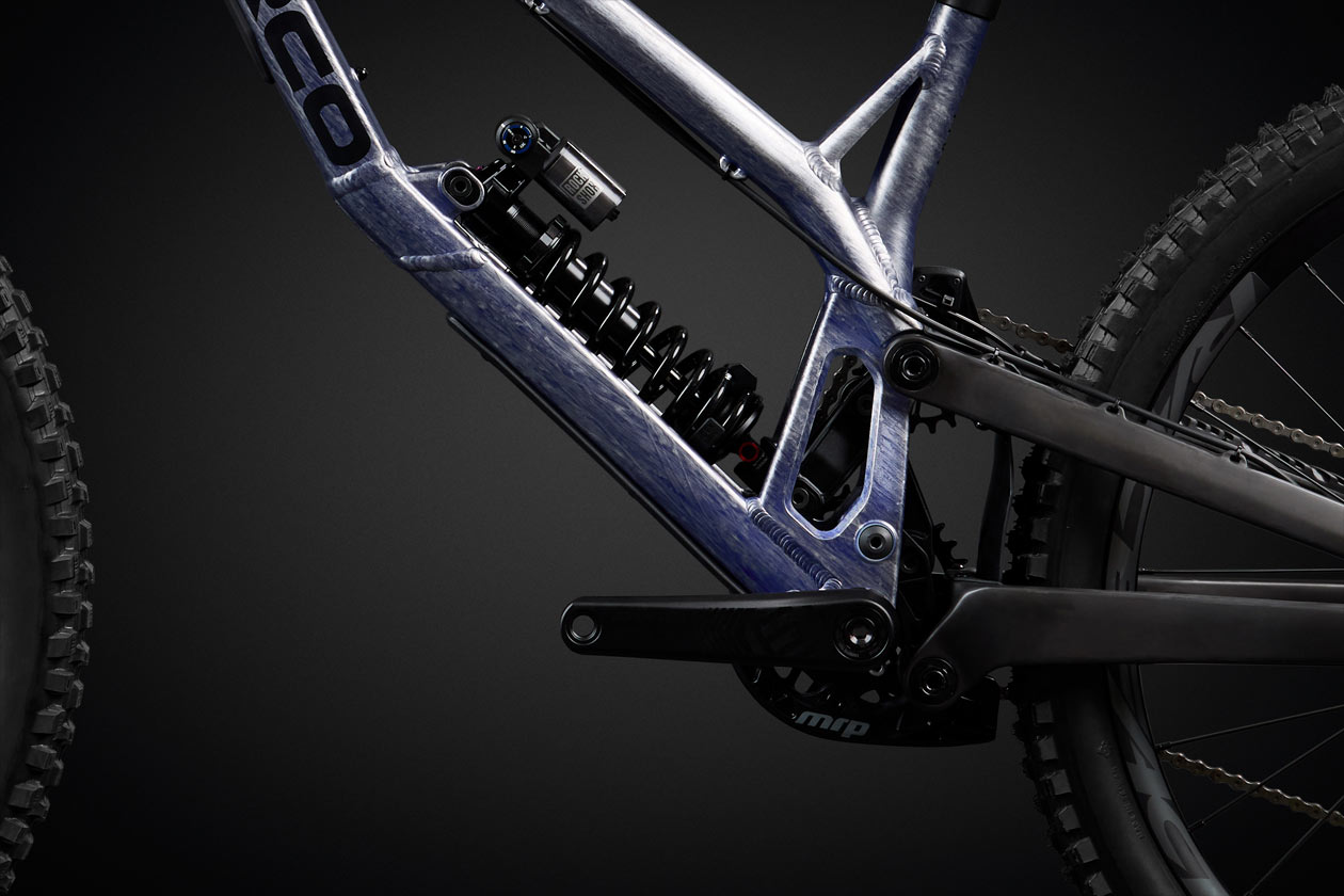 MY27-Team-DH-2-RockShox-Silver-Blue-HVP6-Suspension-Detail-Side-View-NDS-BEAUTIES-brighter