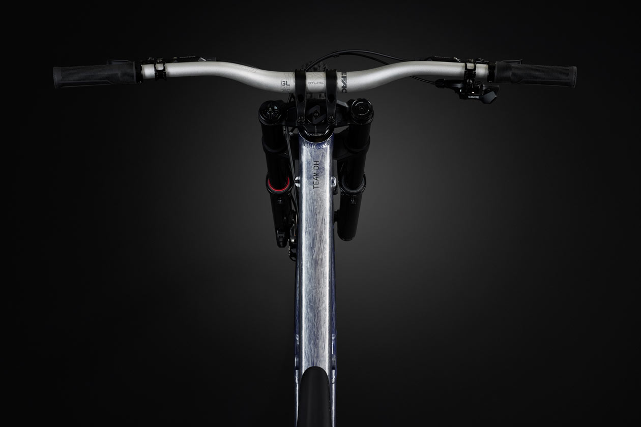 MY27-Team-DH-2-RockShox-Silver-Blue-POV-BEAUTIES