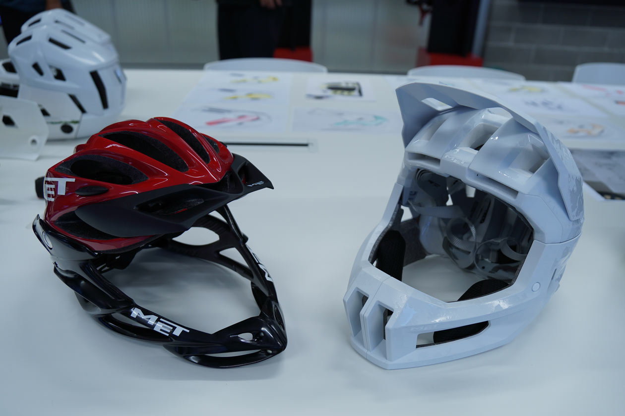 MET Parachute MCR 2 Helmet | Tech Check